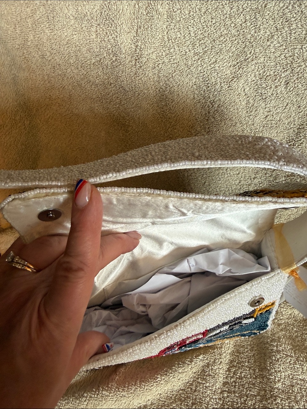 Viral beaded London Scene Shoulder Bag - White - Picture 3 of 3